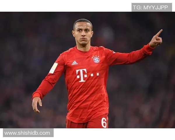 探寻足球界的传奇人物13号背后的明星故事与成就分析